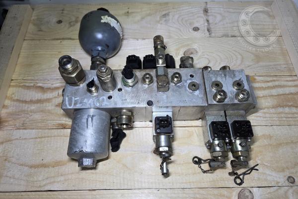 BLOK ZAWOROWY LIEBHERR 5615813