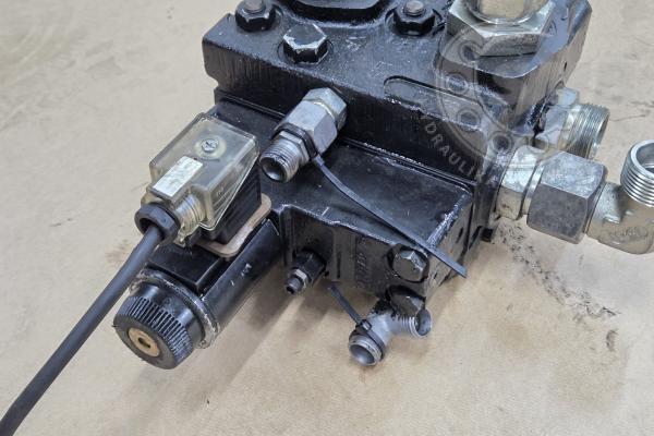 ROZDZIELACZ HYDRAULICZNY VICKERS CMX100SNSFXM25 02-363920