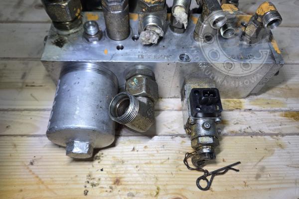 BLOK ZAWOROWY LIEBHERR  5615813