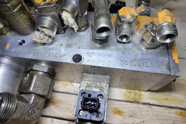 BLOK ZAWOROWY LIEBHERR  5615813