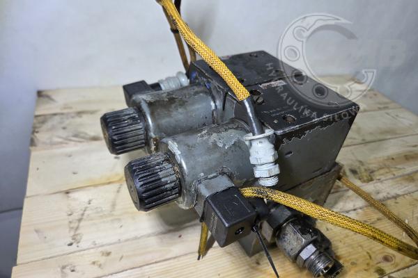 2233123019 BLOK ZAWOROWY Z ZAWORAMI REXROTH