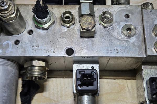 BLOK ZAWOROWY LIEBHERR 5615813