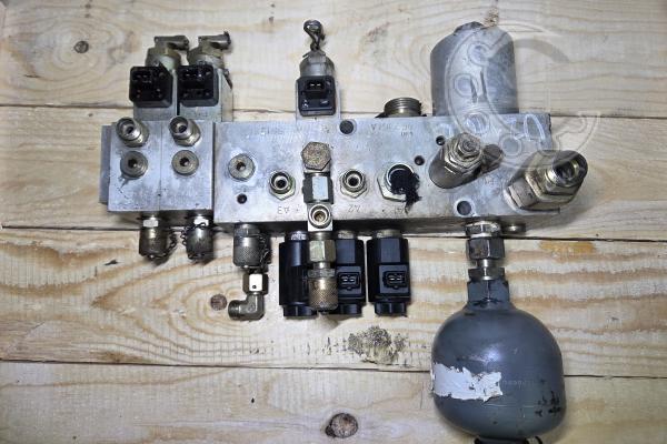 BLOK ZAWOROWY LIEBHERR 5615813