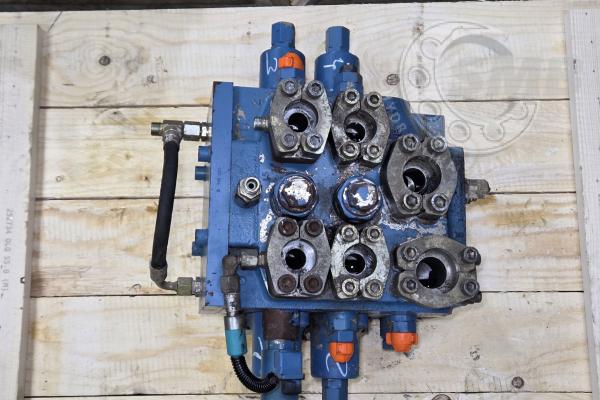 ROZDZIELACZ HYDRAULICZNY M6-1055-02=2M6-22M2J-0HV11=LH
