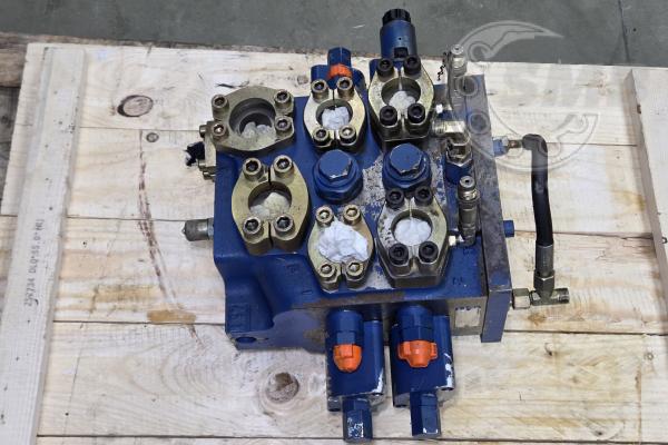 ROZDZIELACZ HYDRAULICZNY M6-1077-03=2M6-22M2J-0HV11=LH