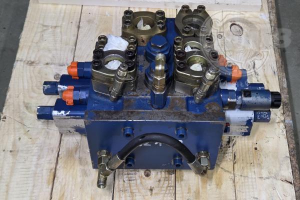 ROZDZIELACZ HYDRAULICZNY M6-1077-03=2M6-22M2J-0HV11=LH