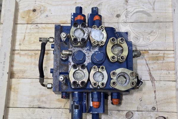 ROZDZIELACZ HYDRAULICZNY M6-1077-03=2M6-22M2J-0HV11=LH