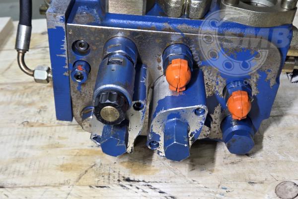 ROZDZIELACZ HYDRAULICZNY M6-1077-03=2M6-22M2J-0HV11=LH